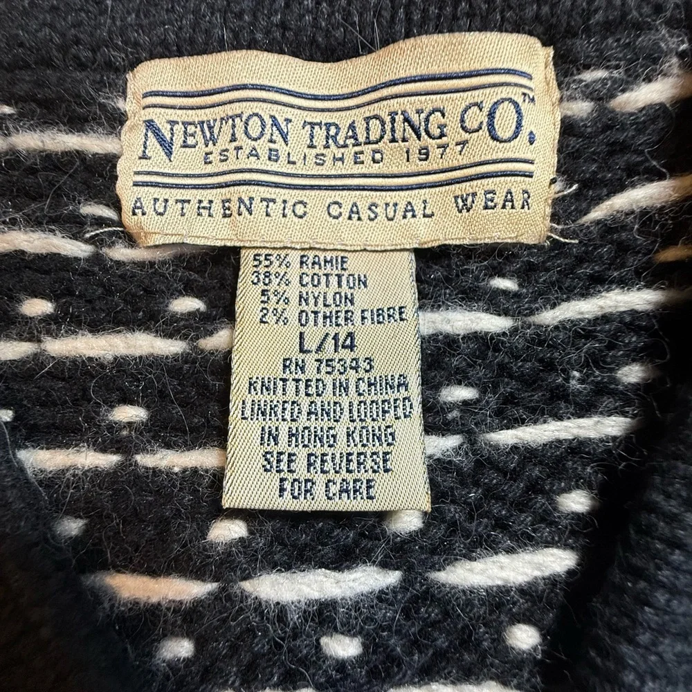 VTG Grandpacore Newton Trdng Co Sweater skater ornate front closure blk & white - Picture 4 of 6